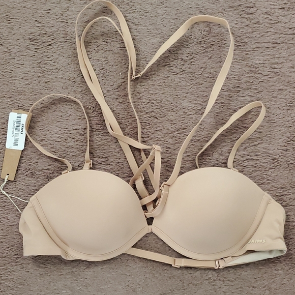 SKIMS Clay Multi Way Underwire Bra - Picture 2 of 8